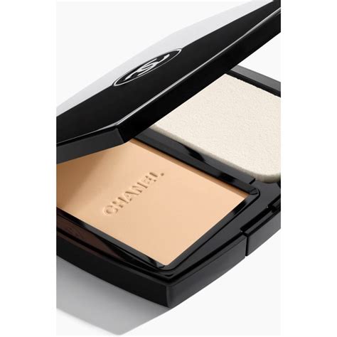 chanel vitalumiere compact douceur compact fondöten .